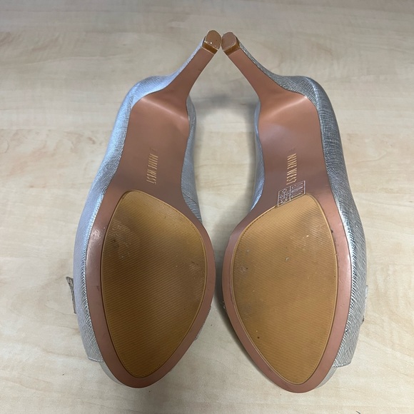 Silver heels - Picture 3 of 5